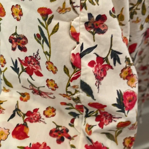 NWOT-J. Crew Scalloped tie-neck top in vintage floral - Picture 4 of 4